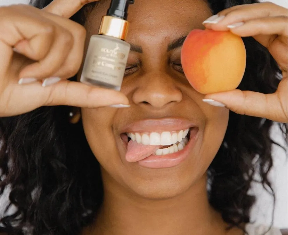 Eye compost apricot eye cream